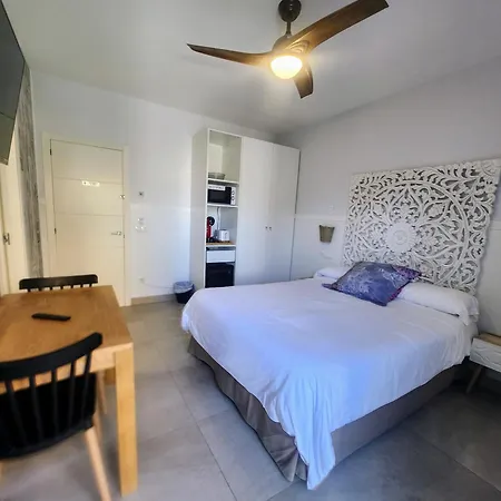 Playa De Covachos 2 Pensión 3*