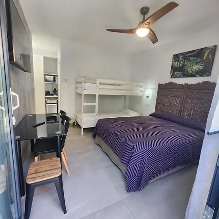 Pensión Playa De Covachos 2 3*