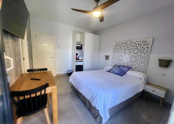 Playa De Covachos 2 בית הארחה 3*